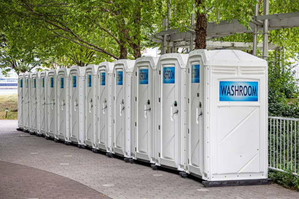 Best Portable restroom trailer rental  in Carlisle, OH